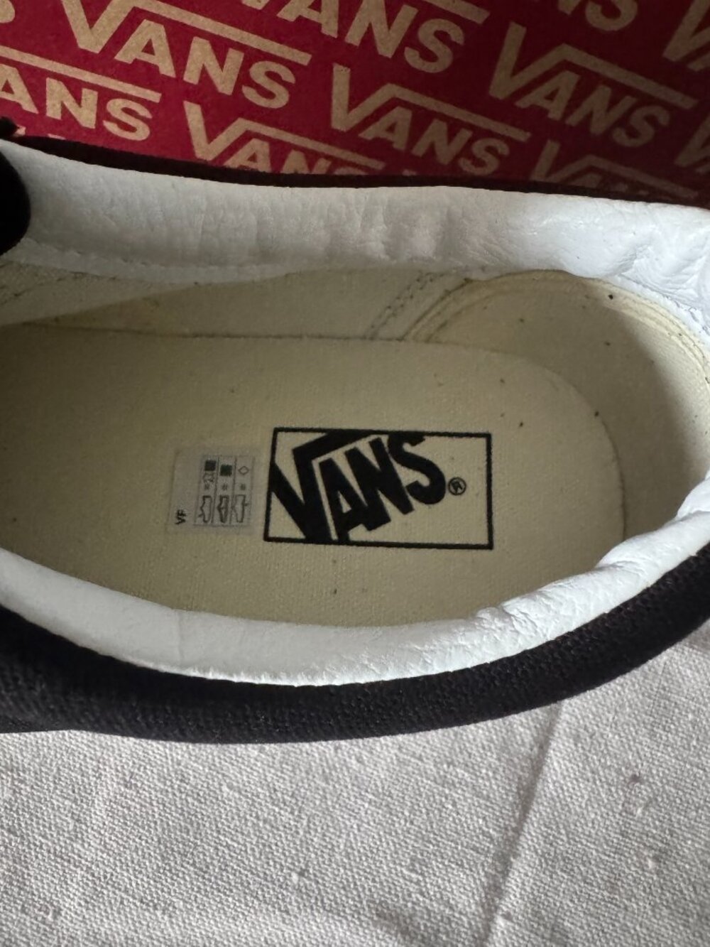 Vans Old Skool V Black White Suede Size 11.5 Mens, 13 Womens Velcro - Picture 2 of 9